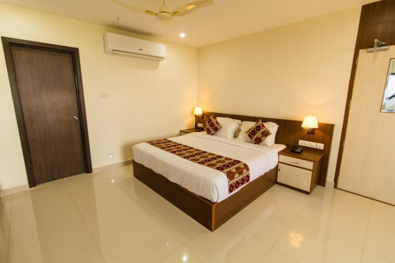 Miracle Residency Hotel Kizhake Chalakudi Exterior photo