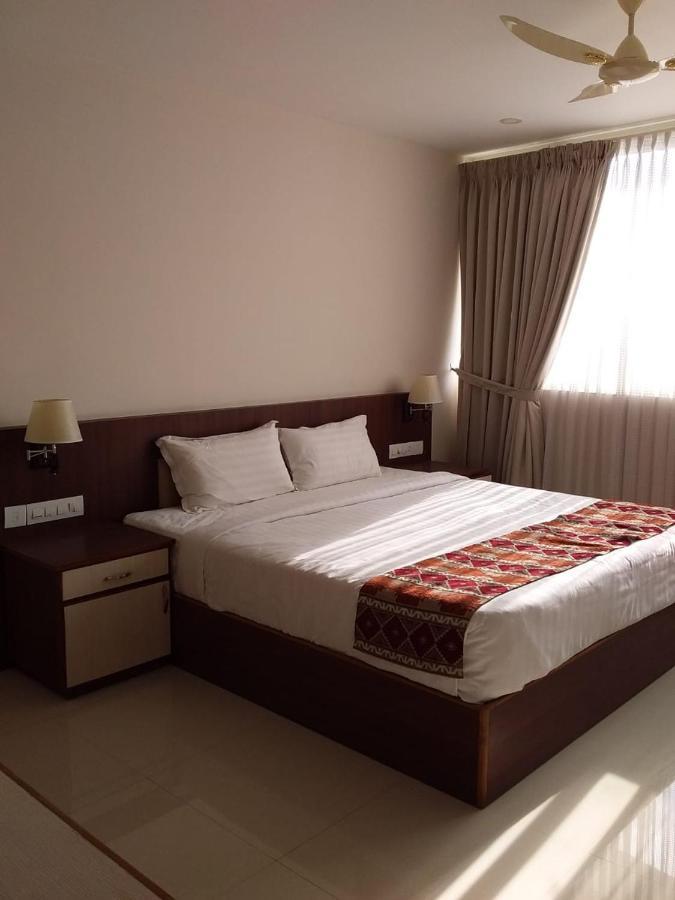 Miracle Residency Hotel Kizhake Chalakudi Exterior photo